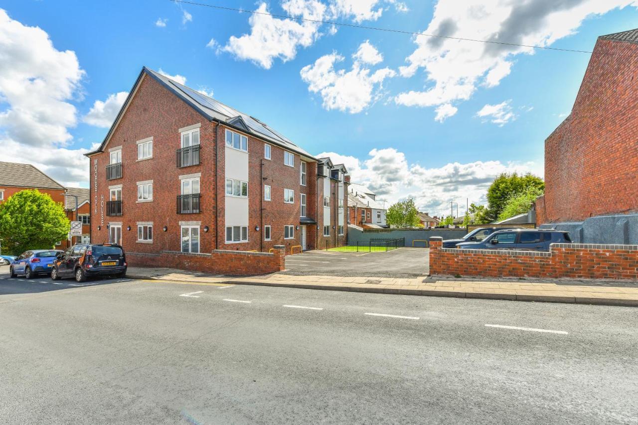 Woodstock House - A Spacious Apartment Block With 9 Two-Bedroom Flats Hucknall Exterior photo